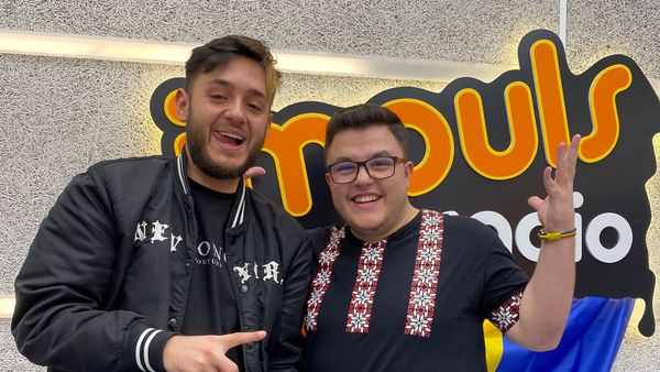 Johny Romanao a cântat LIVE „Na Janau” de 1 decembrie la „Bară la Bară”