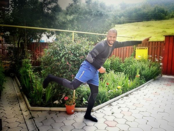 Cele mai &icirc;nalte vedete din Rom&acirc;nia. Clasamentul "uriaşilor" din showbiz