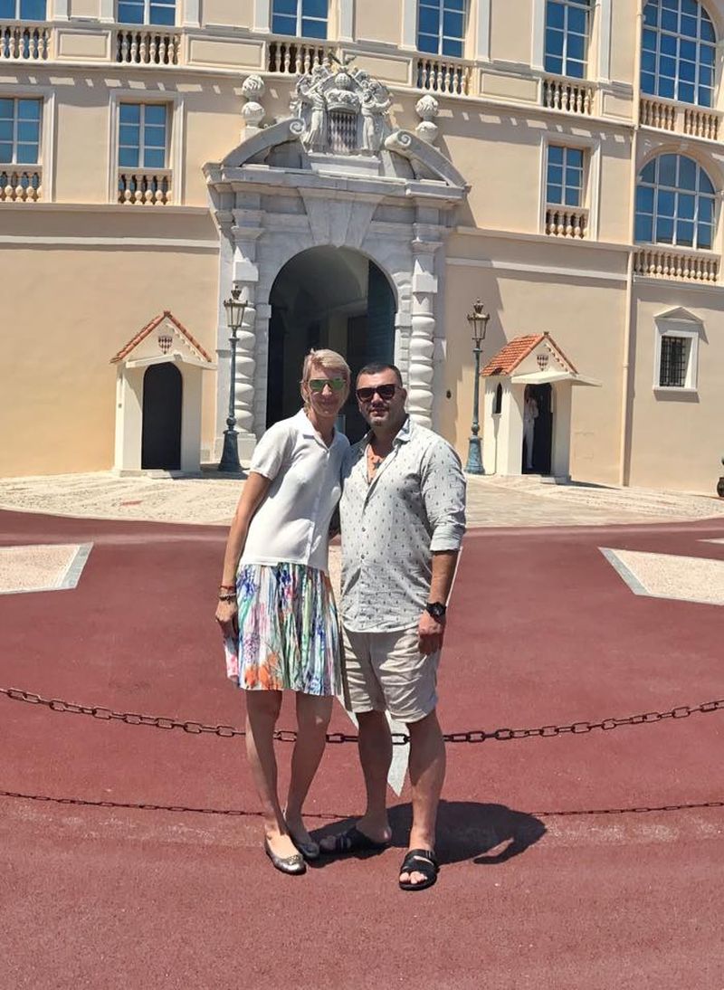 Cele mai înalte vedete din România. Clasamentul uriaşilor din showbiz