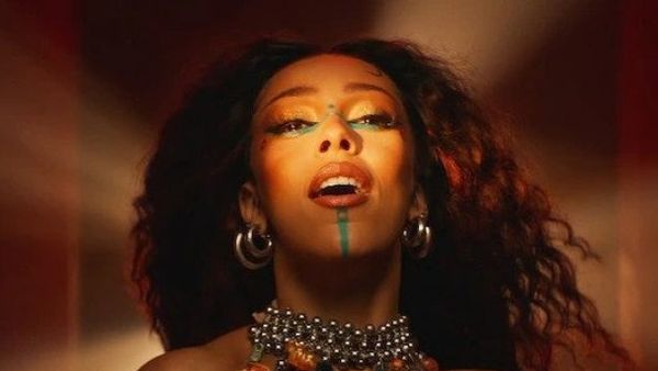 Doja Cat a lansat videoclipul piesei „Woman”