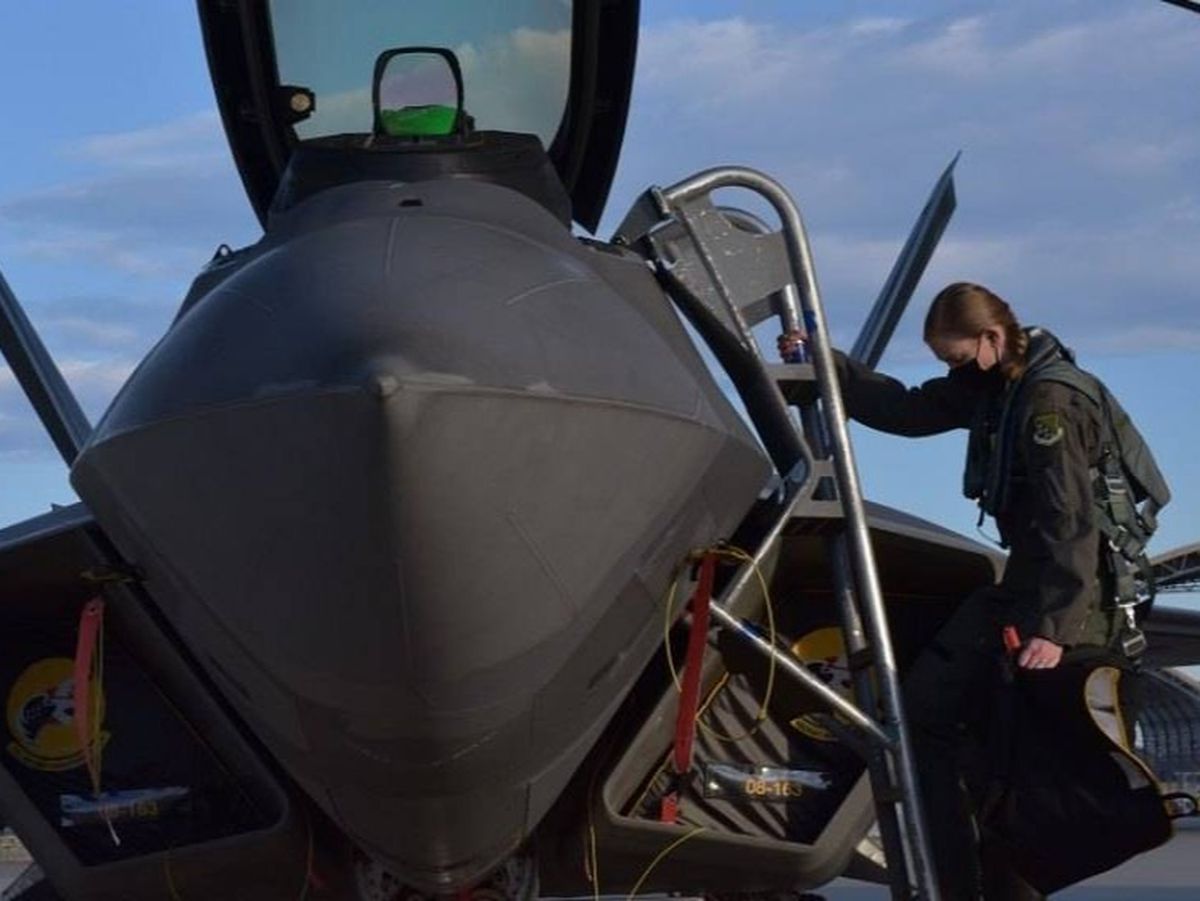 Dimineața Nebună. Aviatorii militari americani vor primi „pamperşi” speciali. AUDIO