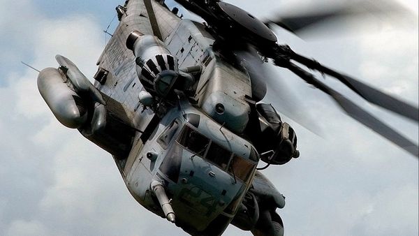 Dimineața Nebună. Elicopter al Armatei Române, obligat să aterizeze forțat după ce a rămas fără un motor