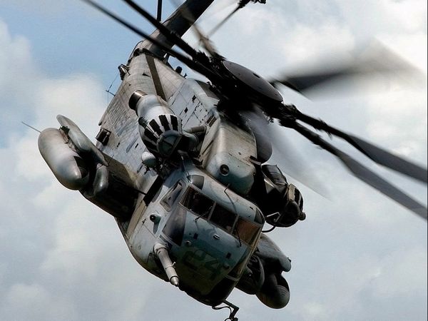 Dimineața Nebună. Elicopter al Armatei Rom&acirc;ne, obligat să aterizeze forțat după ce a rămas fără un motor
