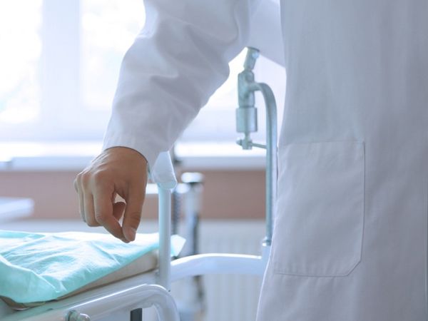 Un pacient a ajuns la spital cu un proiectil &icirc;n zona intimă. AUDIO