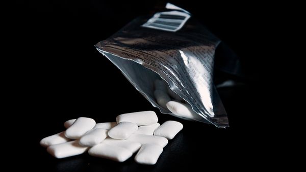 Un cercetător a creat guma de mestecat &icirc;mpotriva coronavirusului. Cum ar putea ajuta acest produs transmisia virusului?!