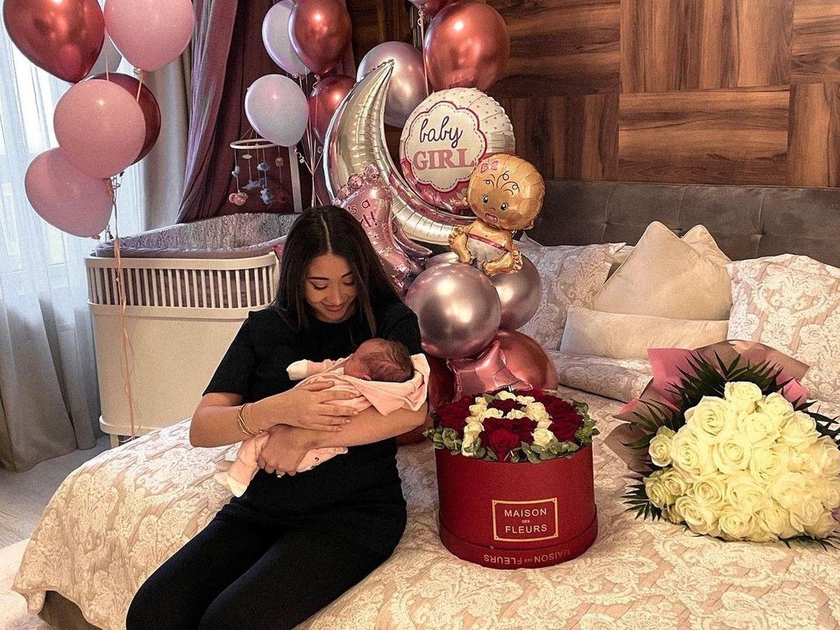 Nicole Cherry, pusă la zid de fani pentru că nu alăptează. Ce răspuns le-a dat artista: „Tu nu aveai de unde să știi că ai văzut o poză”