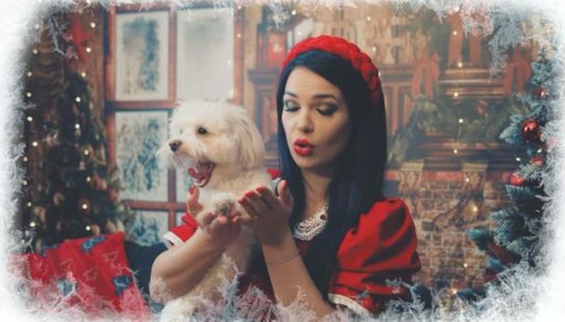 Familia Maxer au lansat prima melodie împreună: „Ninge cu jucării”