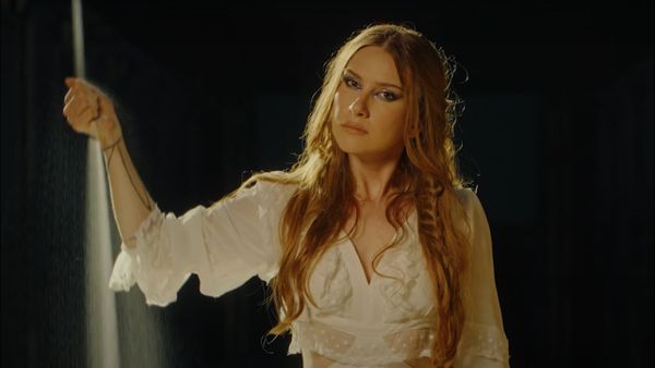 SASHA LOPEZ & ESTER PEONY - Tatoue