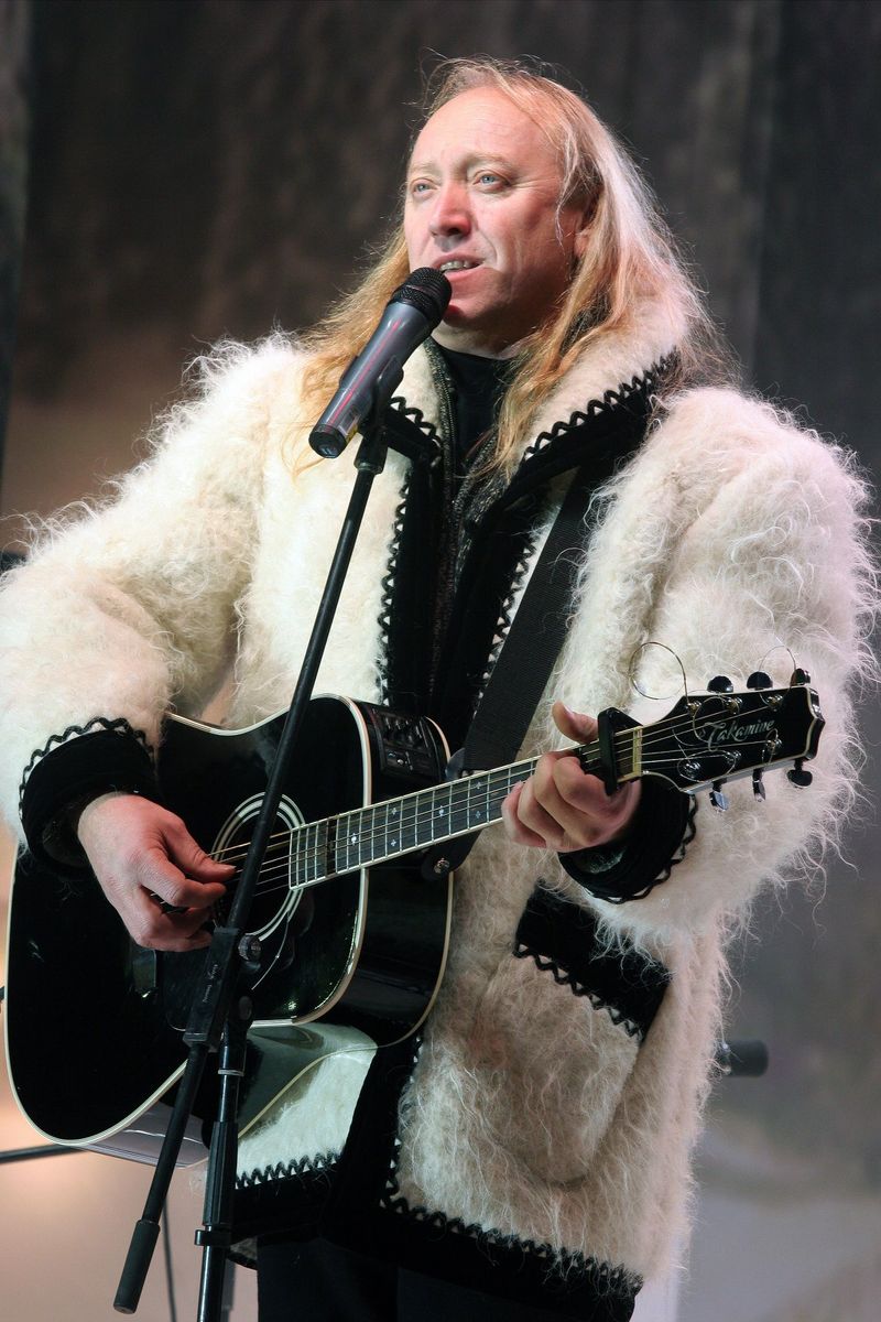 Pe 8 decembrie este ziua lui Ştefan Hruşcă. Ce vârstă are celebrul cântăreţ?