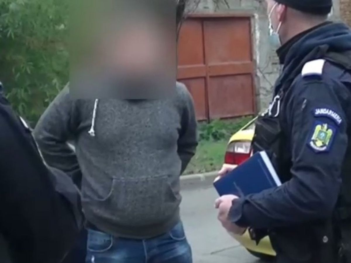 Un bărbat din Arad, amendat pentru că a înjurat o instituție și pe angajații acesteia pe Facebook