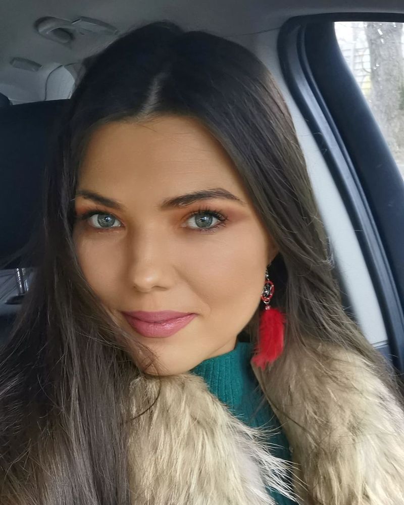 Paula Seling a lansat „Peste deal, pe lângă Lună”