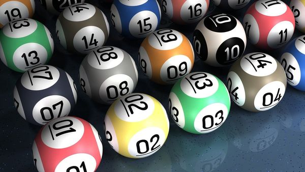 Numerele c&acirc;știgătoare la Loto 6/49 din 12 decembrie 2021. A fost c&acirc;știgat marele premiu de un milion de euro