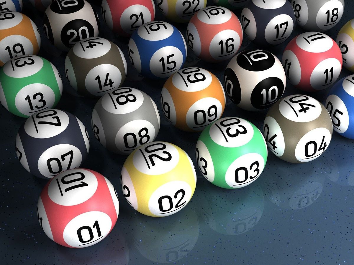  Numerele câștigătoare la Rezultatele Loto 6/49 din 12 decembrie 2021. A fost câștigat marele premiu de un milion de euro 