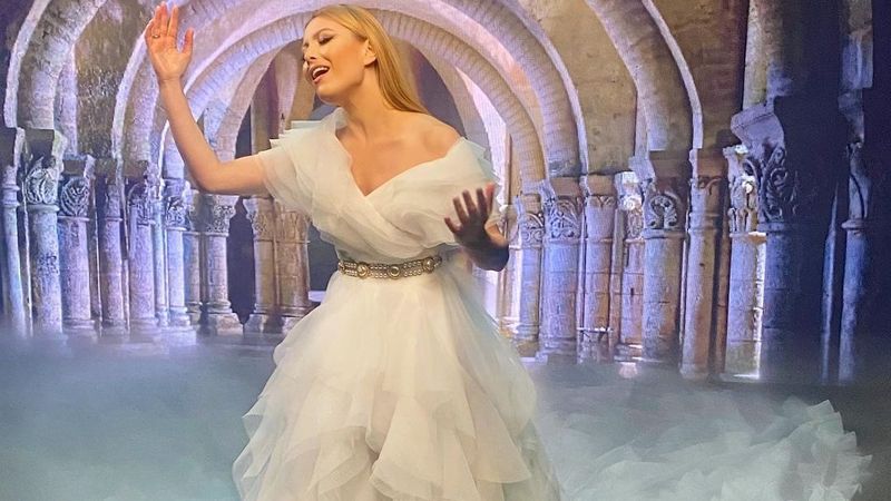 Elena Gheorghe a lansat &bdquo;Colinda Crăciunului&rdquo;
