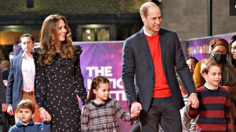 Kate Middleton și Prințul William au publicat felicitarea de Crăciun și pentru prima dată s-au fotografiat diferit! Cum s-au afișat Ducii?!