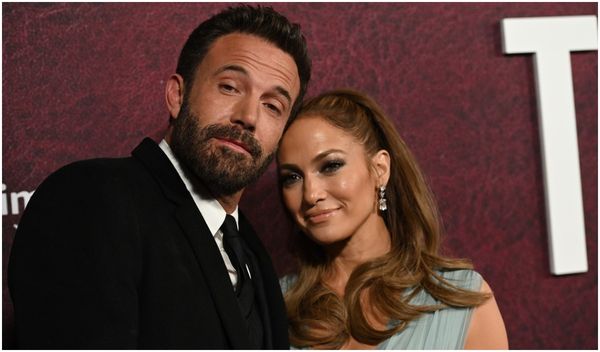 Jennifer Lopez și Ben Affleck, apariție de milioane pe covorul roșu de la premiera filmului &bdquo;The Tender Bar&rdquo; 