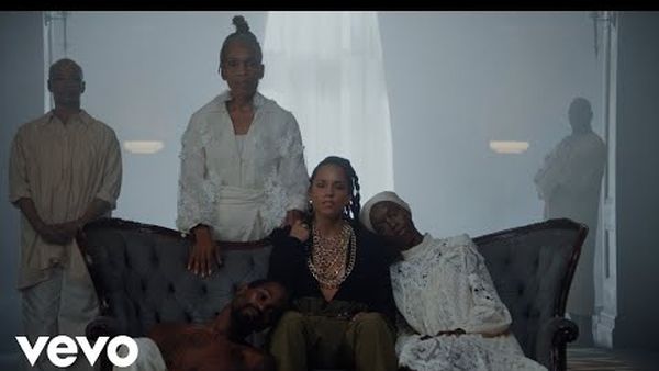 Alicia Keys își explorează trecutul și lansează „Old Memories”