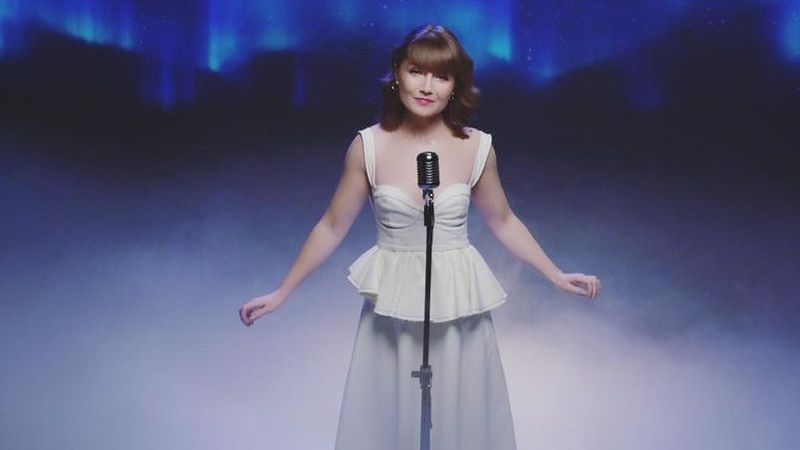 &bdquo;Noapte luminată&rdquo;: Alexandra Ungureanu a lansat un colind emoționant - VERSURI 