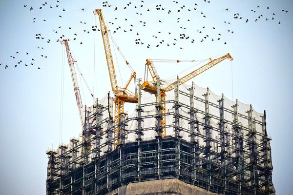 Previziuni pe piaţa imobiliară &icirc;n 2022: Ce se &icirc;nt&acirc;mplă cu preţul apartamentelor şi caselor?
