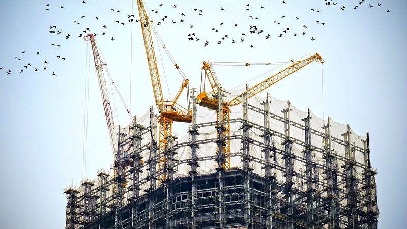 Previziuni pe piaţa imobiliară &icirc;n 2022: Ce se &icirc;nt&acirc;mplă cu preţul apartamentelor şi caselor?