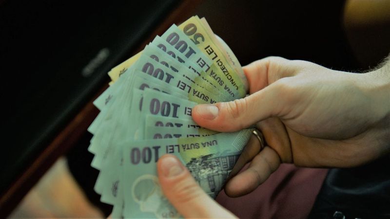 Salariul minim pe economie &icirc;n 2022: Ce majorări se aplică?