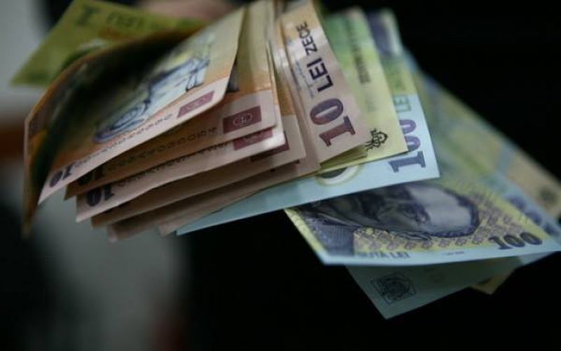 Salariul minim pe economie în 2022: Ce majorări se aplică?