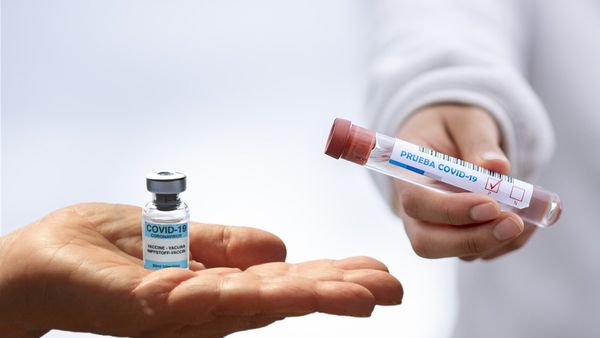 Dimineața Nebună. Situație uluitoare la un spital din București! O persoană le-a cerut medicilor să-i scoată vaccinul din corp. Audio