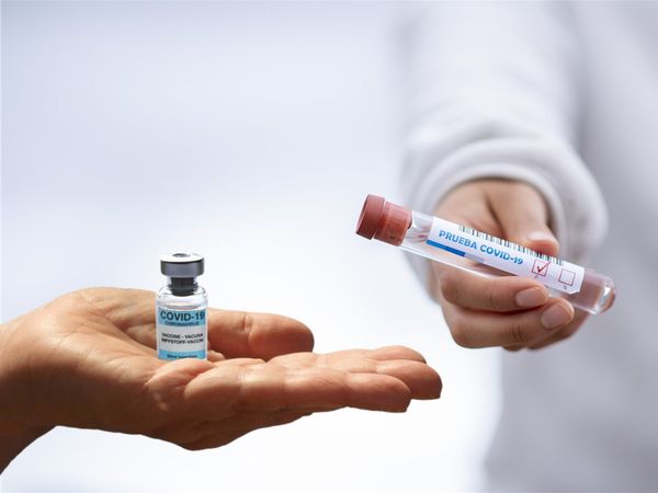 Dimineața Nebună. Situație uluitoare la un spital din București! O persoană le-a cerut medicilor să-i scoată vaccinul din corp. Audio
