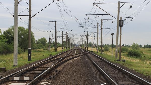 Dimineața Nebună. Trenuri cu întârzieri de peste trei ore, duminică