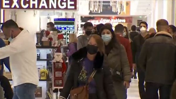 Dimineața Nebună. Haos în magazine de sărbători, în goana după cadouri de Crăciun. Aglomerație în piețe și magazine