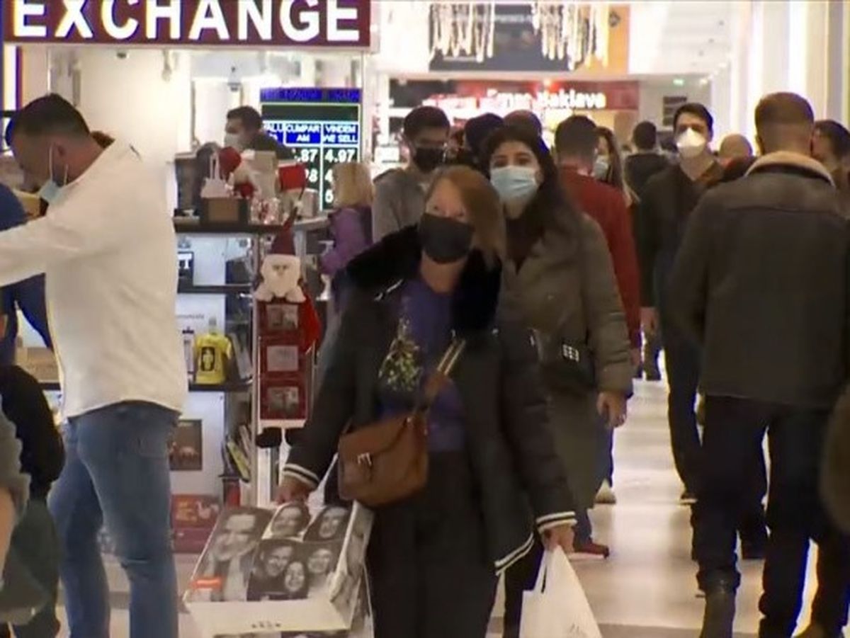 Dimineața Nebună. Haos în magazine de sărbători, în goana după cadouri de Crăciun. Aglomerație în piețe și magazine