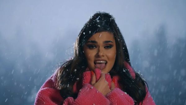 Theo Rose a lansat piesa „Cel mai frumos Crăciun”