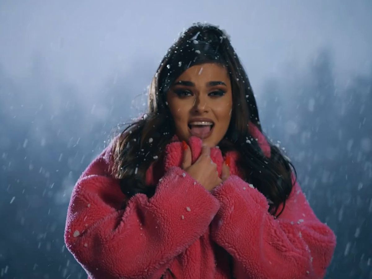 Theo Rose a lansat piesa „Cel mai frumos Crăciun”