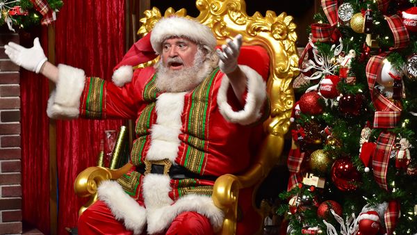 La ce oră ajunge Moş Crăciun în România?