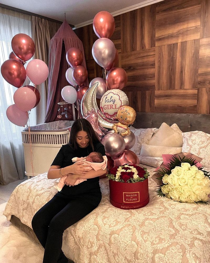 Nicole Cherry a publicat prima poză cu chipul fetiței sale, Anastasia