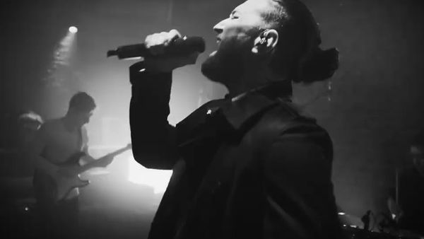 Smiley a lansat o versiune live a piesei „Dream Girl”