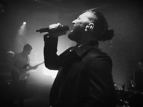 Smiley a lansat o versiune live a piesei &bdquo;Dream Girl&rdquo;