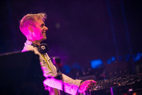 Armin van Buuren &icirc;şi sărbătoreşte ziua de naştere de Crăciun: Ce v&acirc;rstă are artistul?