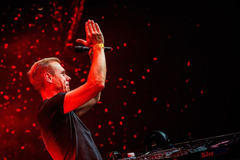 Armin van Buuren îşi sărbătoreşte ziua de naştere de Crăciun Ce vârstă are artistul