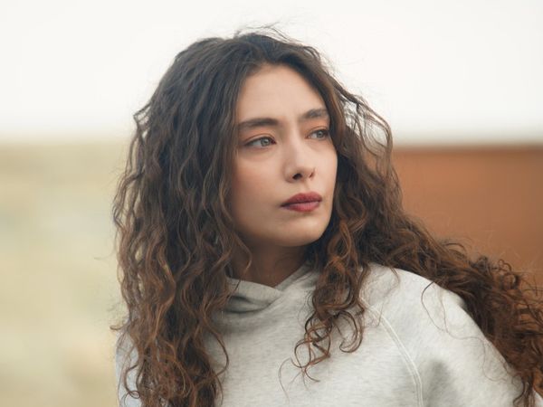 Neslihan Atag&uuml;l, eroina serialului &ldquo;Fiica ambasadorului&rdquo;, care &icirc;ncepe pe 3 ianuarie, la Kanal D, este considerată una dintre cele mai valoroase actrițe ale lumii