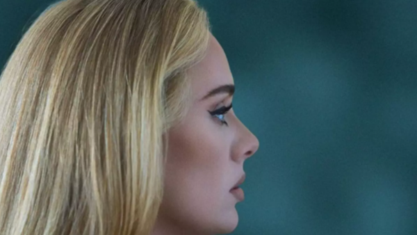 Adele a petrecut cu albumul „30” a cincea săptămână consecutiv pe primul loc în Billboard 200