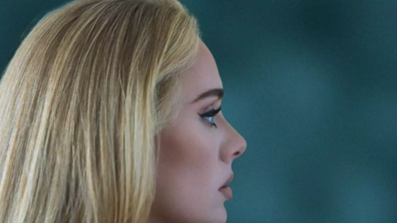 Adele a petrecut cu albumul &bdquo;30&rdquo; a cincea săptăm&acirc;nă consecutiv pe primul loc &icirc;n Billboard 200