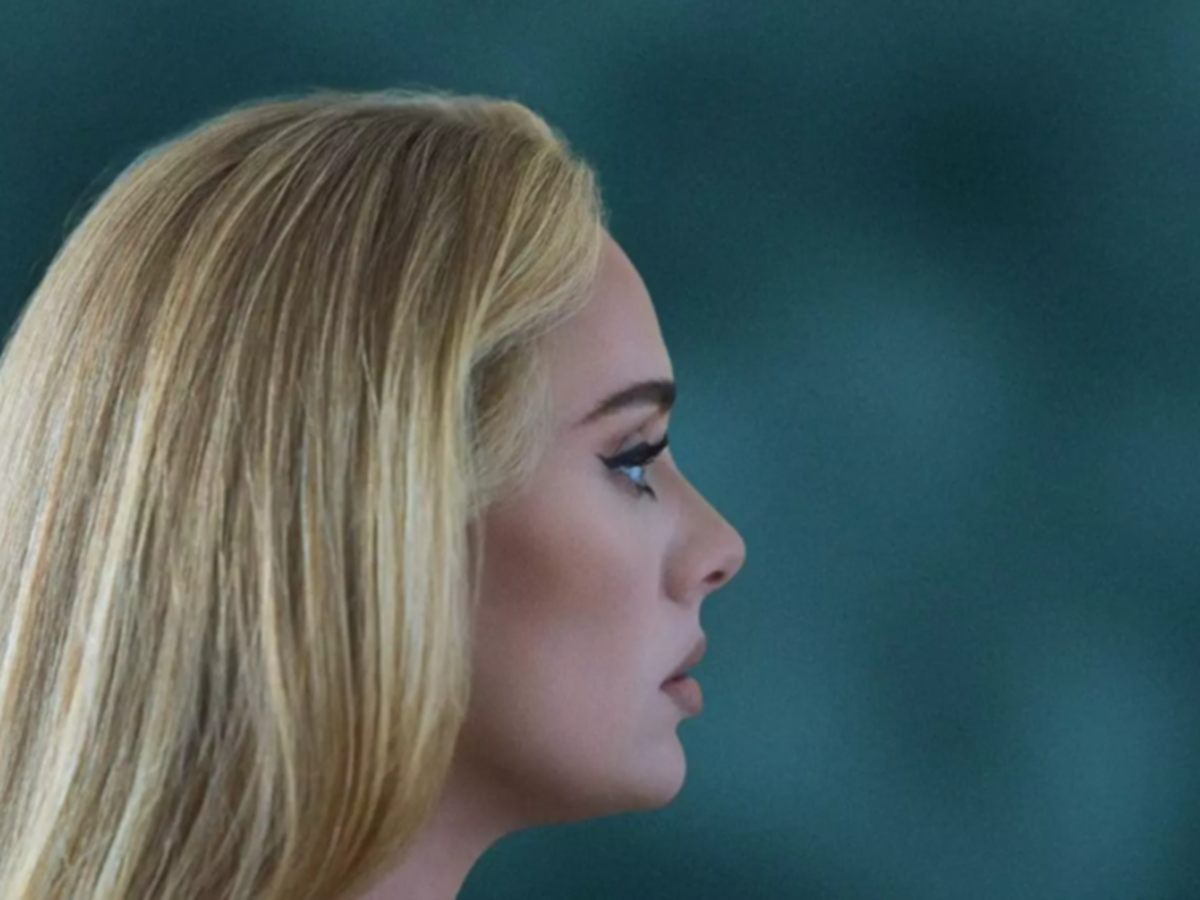 Adele a petrecut cu albumul „30” a cincea săptămână consecutiv pe primul loc în Billboard 200