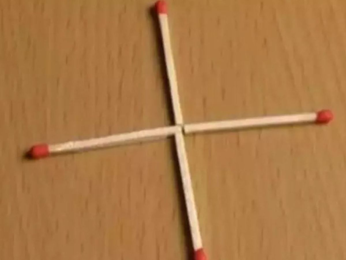 TEST! Poți face un pătrat mutând un singur băț de chibrit?!