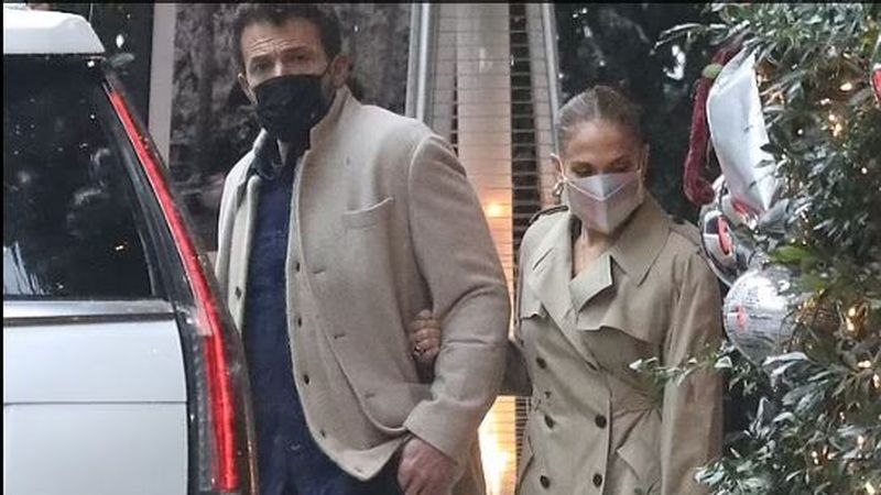 Jennifer Lopez și Ben Affleck, pr&acirc;nz alături de gemeni la Bel Air, hotelul unde se &icirc;nt&acirc;lneau &icirc;n secret. Cum au fost suprinși &icirc;ndrăgostiții alături de copii?!