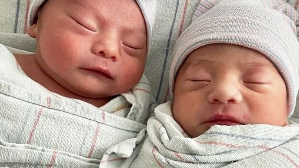 Caz rar &icirc;n SUA! Doi gemeni s-au născut &icirc;n ani diferiți! Fratele e născut &icirc;n ultimele minute din 2021, iar sora &icirc;n 2022
