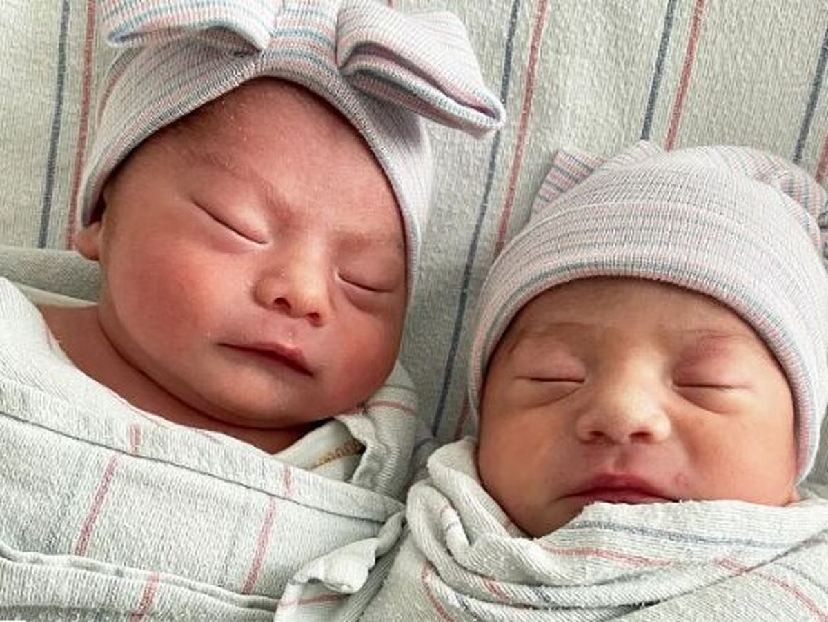 Caz rar &icirc;n SUA! Doi gemeni s-au născut &icirc;n ani diferiți! Fratele e născut &icirc;n ultimele minute din 2021, iar sora &icirc;n 2022 