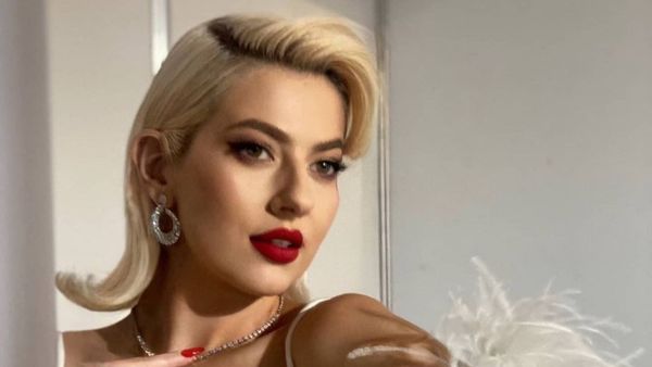 Lidia Buble, hărțuită de poliţistul de la Rutieră căruia i-a dat mită! Stenogramele convorbirilor pe care artista le-a avut cu agentul de circulaţie: „Se dădea la mine la modul ăla nesimțit”