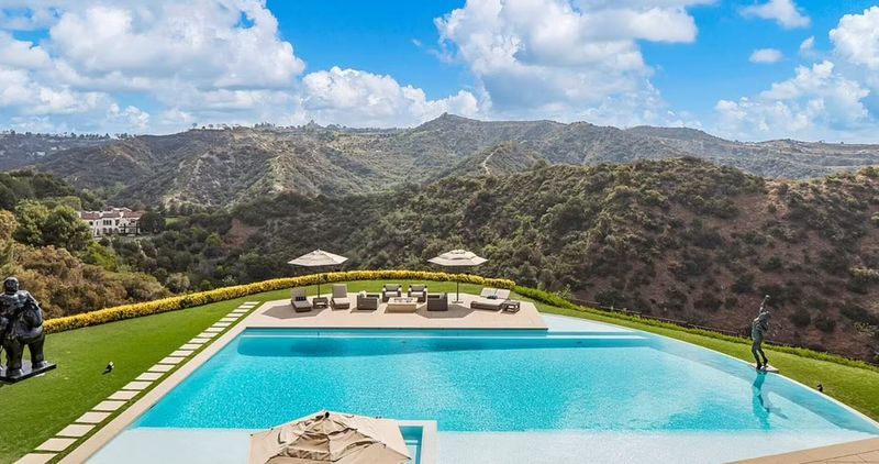 Adele vrea să cumpere casa lui Sylvester Stallone. Ce sumă de bani va plăti pentru casa din Beverly Hills?! 