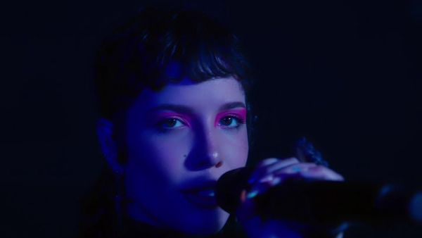 Halsey a cântat live piesa „Girl is a Gun”